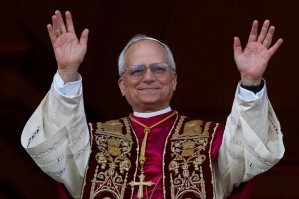 PAPA LAV IZNENADIO VERNIKE U MALOM ITALIJANSKOM GRADIĆU: Nastavio tradiciju papa Franje - EVO KOGA JE POSETIO