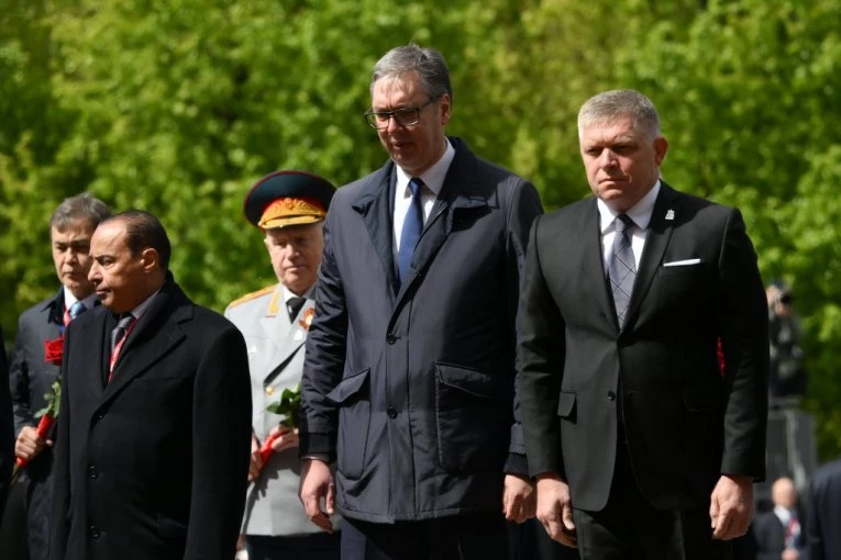 MEĐU NAJVEĆIM POLITIČKIM ZVANICAMA U SRCU RUSIJE! Kremlj objavio do sad neviđenu fotografiju Vučića i Putina!