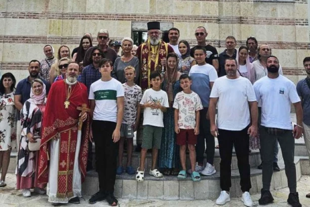SVETOSAVLJE SE ŠIRI KARIBIMA: Episkop Kirilo služio liturgiju u jedinom pravoslavnom hramu Dominikanske Republike