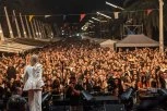 Jelena Rozga SVA U BELOM zablistala u rodnom Splitu: Priredila ISTORIJSKI KONCERT pred 70 HILJADA ljudi