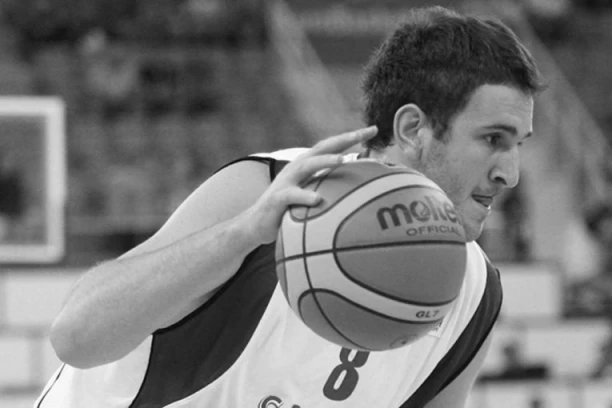 OVO JE MAJKA DETETA DRAGANA LABOVIĆA: Lepoj Juliji je danas najteže - imaju i preslatkog sinčića! (FOTO)