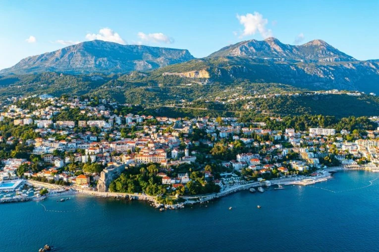 GRAD KOJI TURISTI IZ SRBIJE OBOŽAVAJU POČEO DA NAPLAĆUJE TAKSU: Evo koju sumu sada morate da izvojite za obilazak