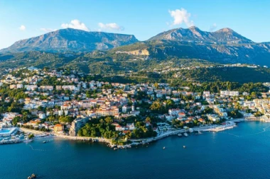 GRAD KOJI TURISTI IZ SRBIJE OBOŽAVAJU POČEO DA NAPLAĆUJE TAKSU: Evo koju sumu sada morate da izvojite za obilazak