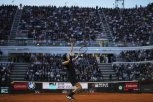 ITALIJAN NEMILOSRDAN: Preživeo težak pad, ali ne i Italijana!