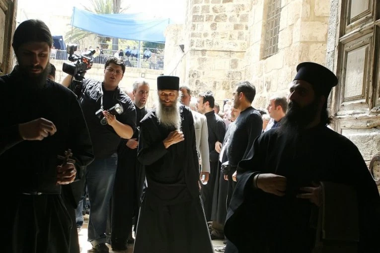 VELIKA POBUNA MONAHA NA SVETOJ GORI: Podvižnici iz kelija optužuju guvernera za progon i mešanje u duhovni poredak i poručuju: „BOJIMO SE SAMO BOGA“