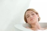 DOKTORKA PRONAĐENA MRTVA U KUPATILU: Prevara je koštala života