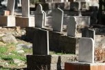 VODA NA GROBLJU POČELA DA IZBACUJE TELA POKOJNIKA! Paori očajni jer pred kapijama zatiču ostatke najmijih: "JUČE JE ISPLIVAO SKELET"
