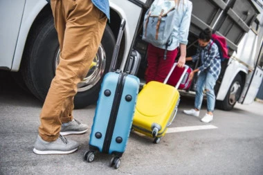 "PARADAJZ" ILI "LUKS" TURISTI? Šta sve Srbi unose u autobus pre letovanja - ovo je prevršilo svaku meru!