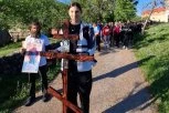 NAJBOLJA ODBOJKAŠICA SVETA NOSI ČASNI KRST I PREDVODI KOLONU HODOČASNIKA KA OSTROGU: Put vere i nade stazama Svetog Vasilija Čudotvorca