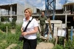 ŠTA SE DESILO KOLINDI? LJUDI NE MOGU DA SE NAČUDE OVOM PRIZORU! Obukla providnu majicu, istakla adute, svi primećuju da nije ni blizu one žene od pre nekoliko godina! (FOTO)