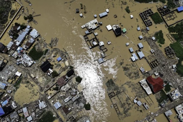 SRAVIČNE POPLAVE U KONGU! Preko 100 ljudi stradalo, 30 povređeno! (FOTO)