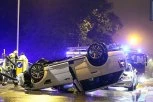 STRAVIČNA NESREĆA NA ULAZU U BEOGRAD! Automobil sleteo s puta i prevrnuo se na krov!