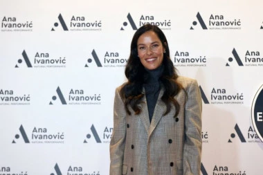 JUČE JE ANA OKAČILA VRUĆU FOTKU, ALI JOŠ VRELIJU SU SVI ZABORAVILI: Srpkinja nikada nije više otkrila! (FOTO)