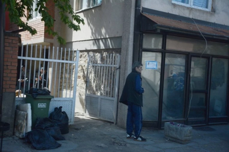 POTRESNA SCENA ISPRED KUĆE DRAGANA LABOVIĆA: Prizor ledi krv u žilama! (GALERIJA)
