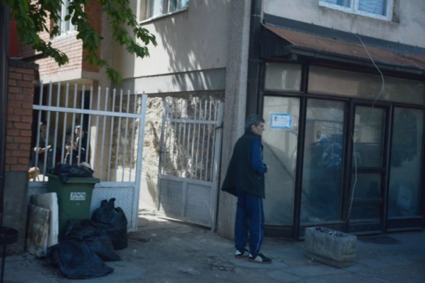 POTRESNA SCENA ISPRED KUĆE DRAGANA LABOVIĆA: Prizor ledi krv u žilama! (GALERIJA)