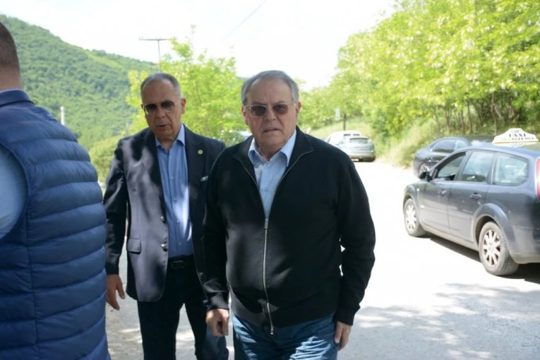 ČOVIĆ STIGAO U PROKUPLJE! Predsednik KSS došao na sahranu Dragana Labovića! (FOTO)