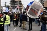 STUDENTIMA BLOKADERIMA NIŠTA NIJE SVETO! SKC demoliraju mesecima a gaženje srpske zastave im je smešno (VIDEO)