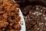 CECA IZ SREMA SPOJILA NESPOJIVO! Pravi čokoladu sa ČVARCIMA, ljudi poludeli za ovim delikatesom! (FOTO)