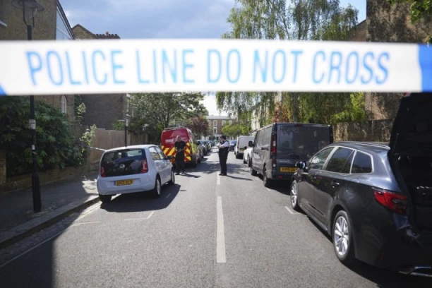 "ČUO SE GLASAN PRASAK, BILO JE STRAŠNO" Komšije Kira Starmera opisale incident u Londonu, sumnja se na povezanost sa slučajem od prošle nedelje