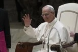 PAPA DELIO AUTOGRAME: Vatikanski poglavar otkrio novinarima svoju sportsku stranu (VIDEO)