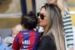 KAKO SE UOPŠTE KONCENTRIŠE NA FUDBAL? Supruga sjajnog Brazilca mami uzdahe - ona je njegova inspiracija! (FOTO)