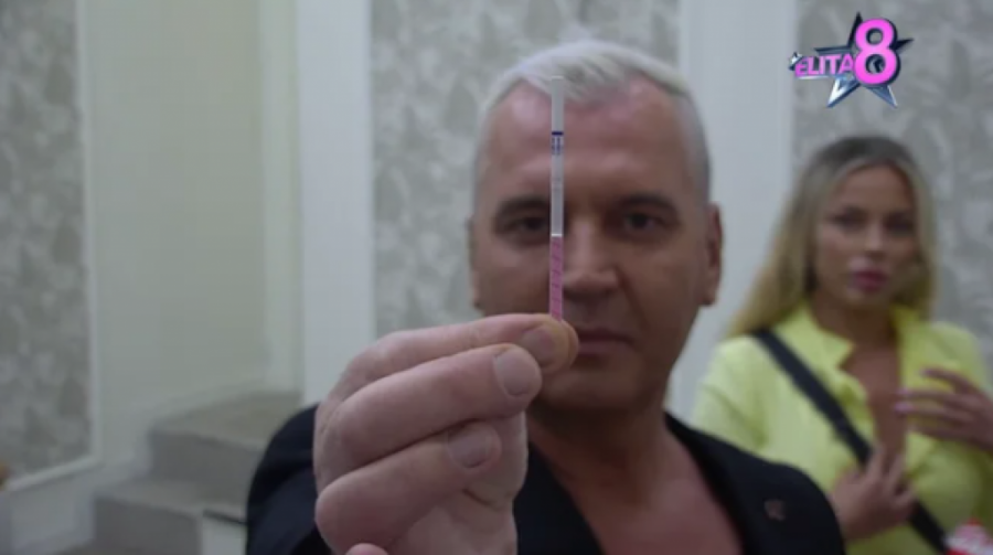 Sofija radi test na trudnoću