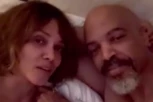 SKANDALOZAN SNIMAK AKCIJE GLUMICE I NJENOG PARTNERA UGLEDAO SVETLOST DANA: Nećete verovati šta koriste tokom intimnog odnosa, vidi se sve! (VIDEO)