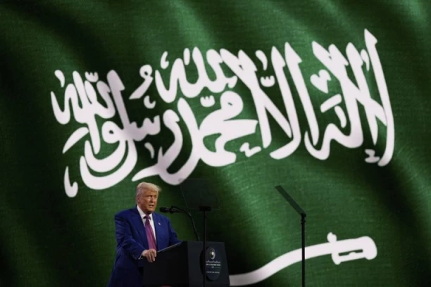ARABLJANI RASPAMETILI TRAMPA: Originalni poklon Rijada američkom predsedniku, ovo nije mogao ni u snu da pretpostavi (VIDEO)
